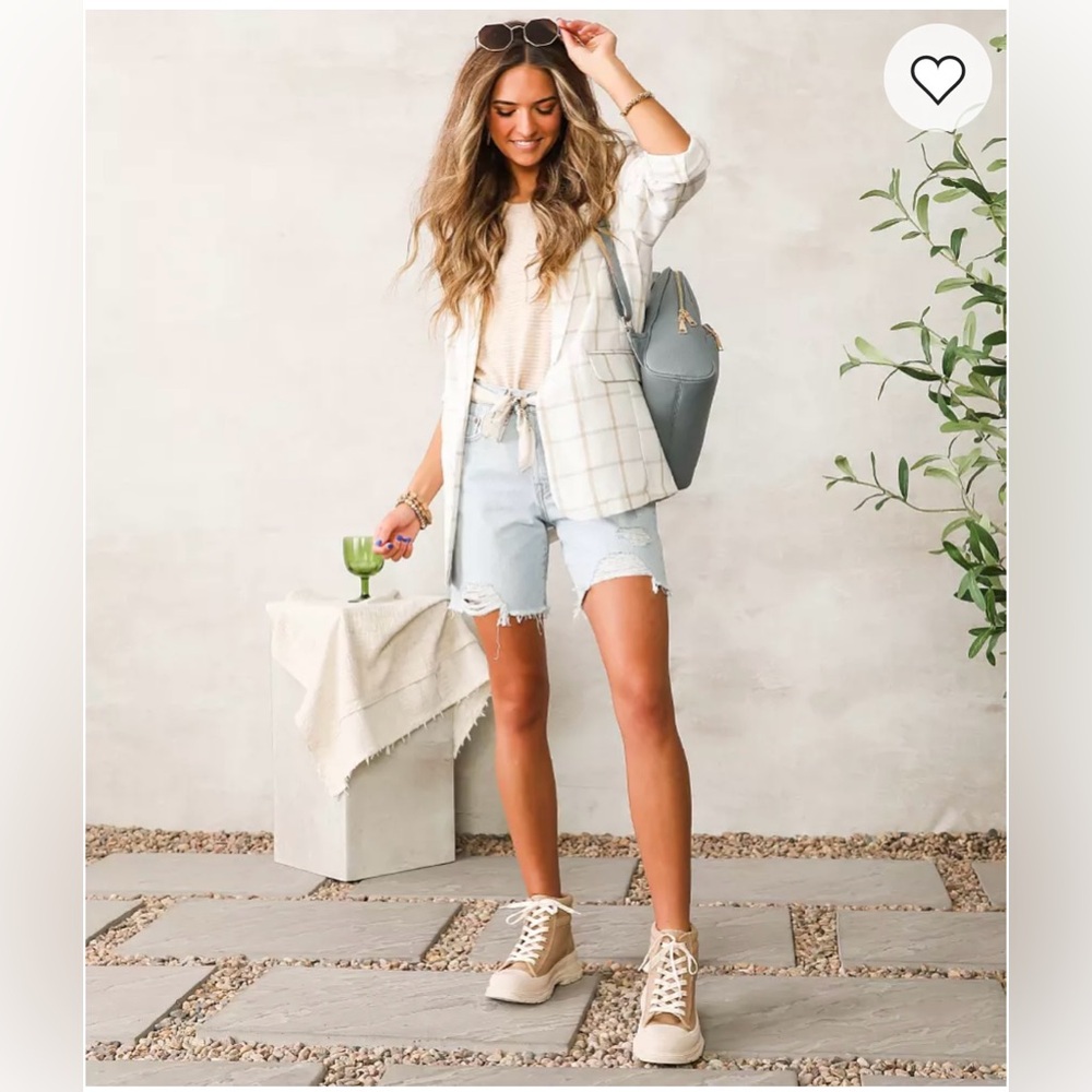 NWT Levis 501 90s Denim Shorts Womens 24 Light Wash High Rise Distressed